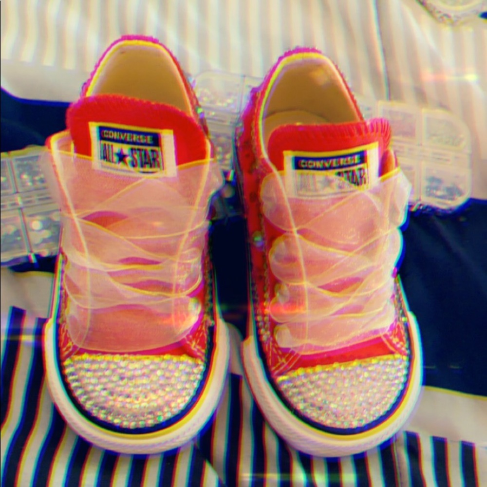 Kids chuck taylors